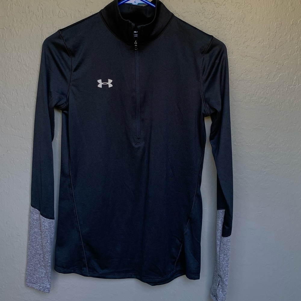Black workout top with gray sleeves